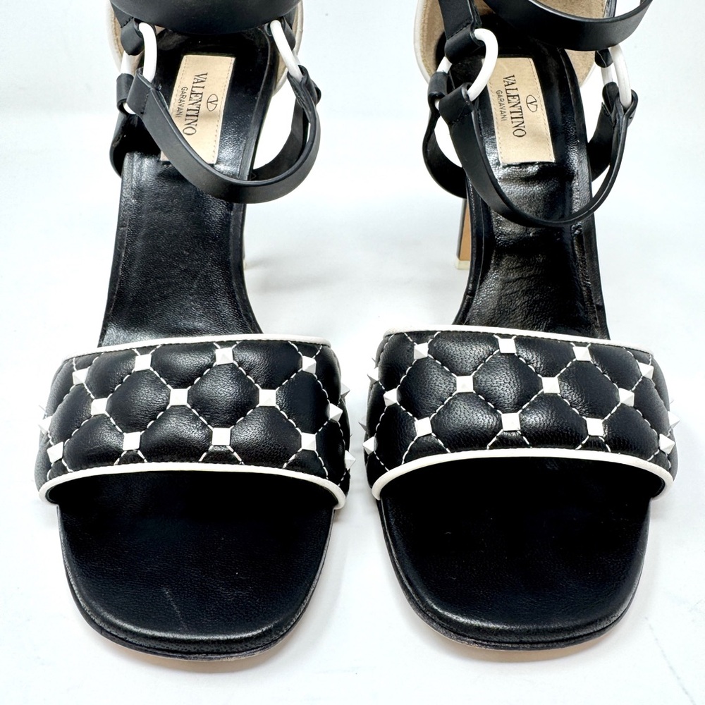 Valentino Garavani Quilted Rockstud Ankle Strap Sandals in black and white - Picture 3 of 15